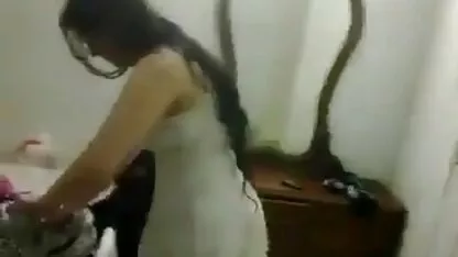 गोरा और एक कैमरे के साथ एक हिंदी सेक्स वीडियो मूवी एचडी आदमी