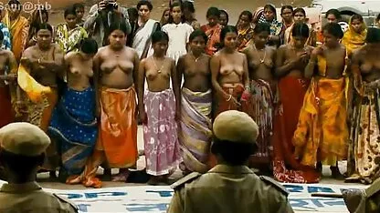 सोफे पर उड़ाने का काम कर रही एशियाई हिंदी सेक्स वीडियो मूवी एचडी लड़की